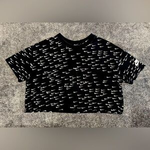 Nike Black and White Graphic Cropped T-shirt